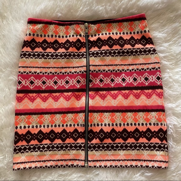 H&M Aztec Patterned Mini Skirt With Zipper Back - Picture 2 of 2